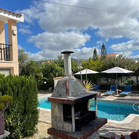 Villa Ocean Stones 1Km From Main Coral Bay Beach Peyia Buitenkant foto