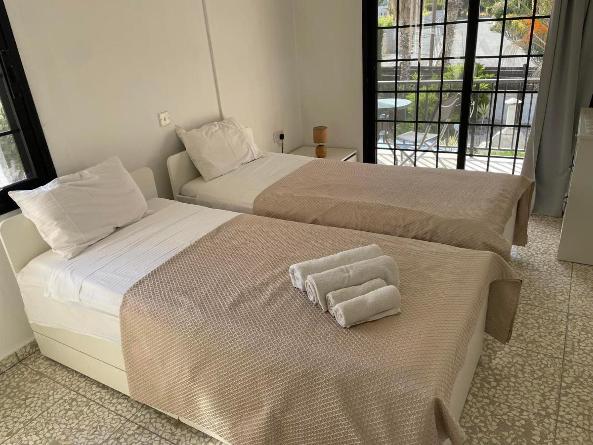 Villa Ocean Stones 1Km From Main Coral Bay Beach Peyia Buitenkant foto
