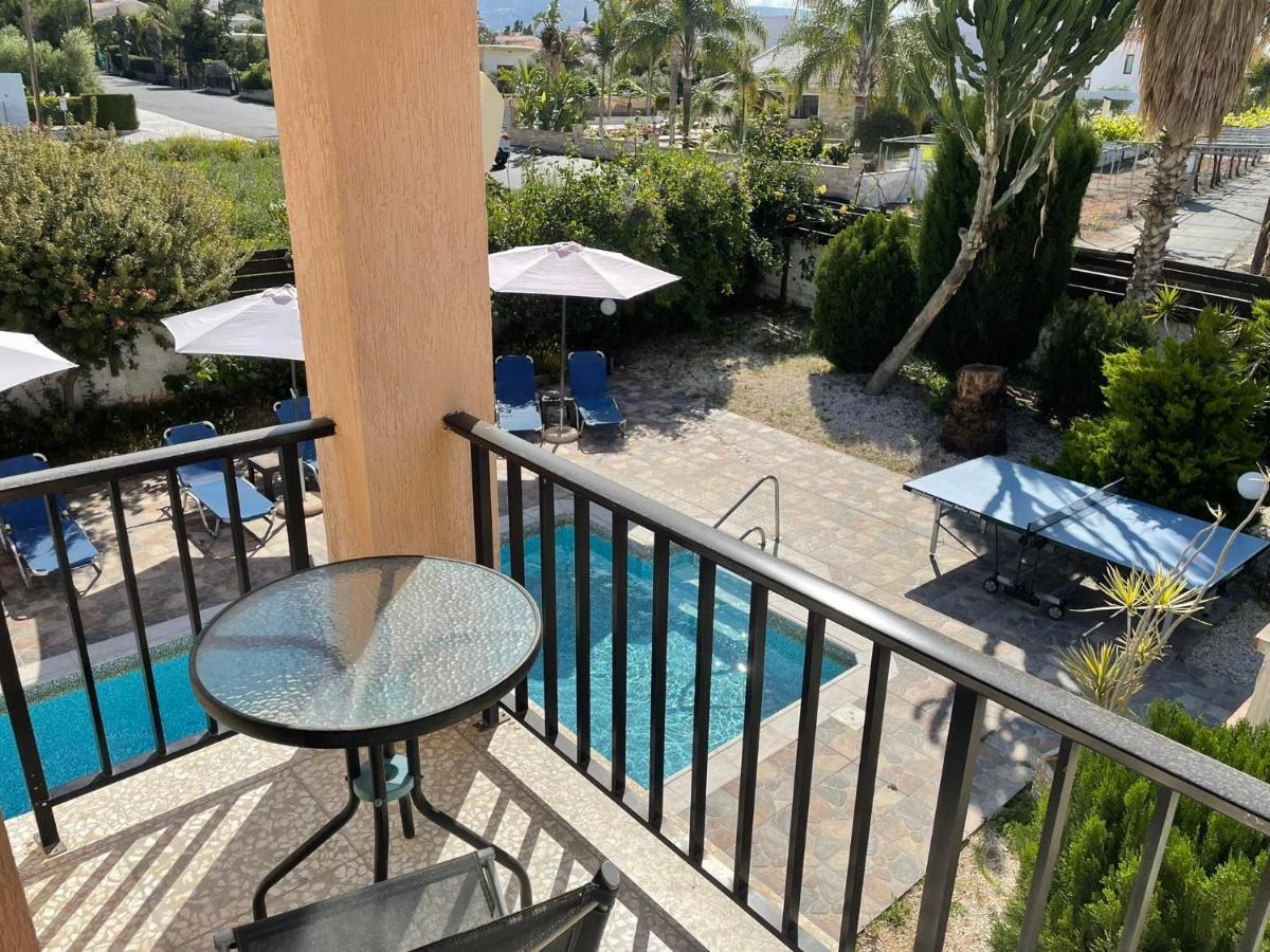 Villa Ocean Stones 1Km From Main Coral Bay Beach Peyia Buitenkant foto